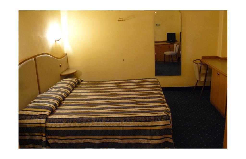 Albergo Milano Boario Terme 部屋 写真