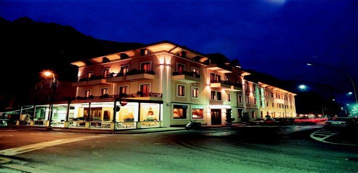 Albergo Milano Boario Terme エクステリア 写真